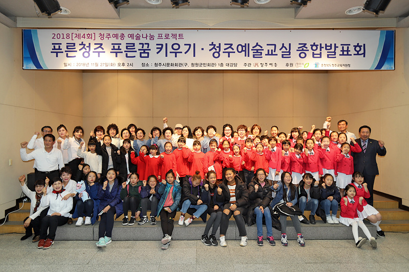 11 출연진기념촬영 (4).jpg