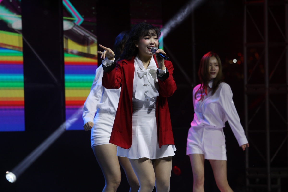 8.축하공연 - 가수 요요미1.JPG