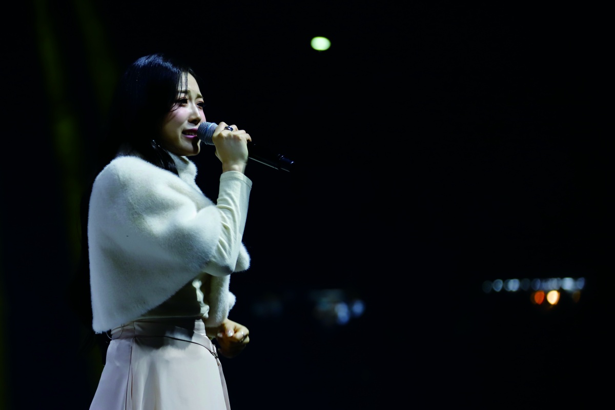 7.축하공연 - 가수 윤서령2.jpg