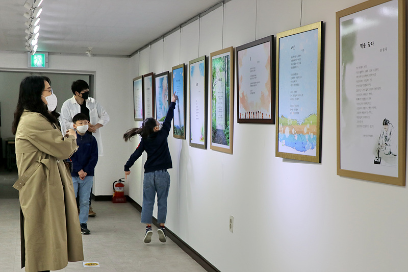 18 2021 문인협회 회원작품전 (18).jpg